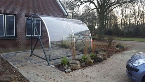 Wat kost een rookoverkapping? Prijzen en mogelijkheden in 2026 4 Rookoverkapping BF1000, lengte 3 meter in bedrijfstuin. Staal en polycarbonaat.